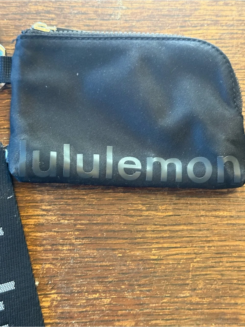 EUC Lululemon never lost keychain and wristlet pouch wallet